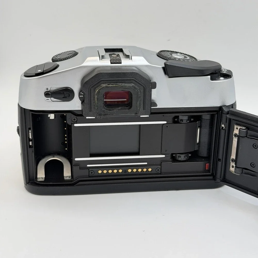 Leica R8 Black/Silver 35mm Film SLR Camera Body R Mount USA Seller Tested W Box!